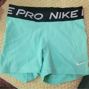 Mint Nike Pros 3”